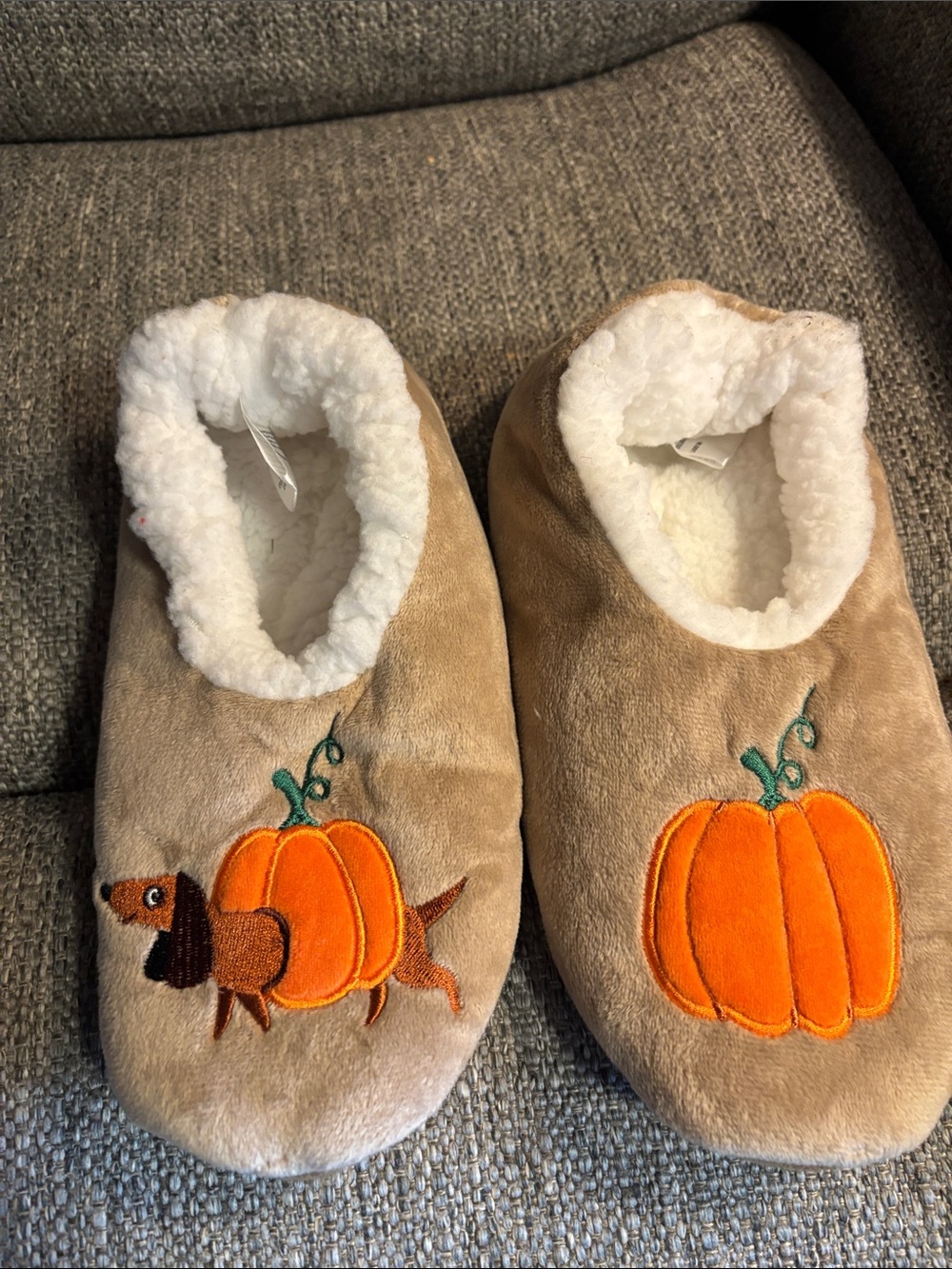 Cozy Pumpkin Slip-On One-Piece Slippers - Tan with Orange Pumpkin